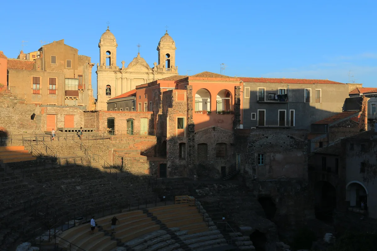 Dove vedere il tramonto Catania: spiagge, belvedere e consigli pratici